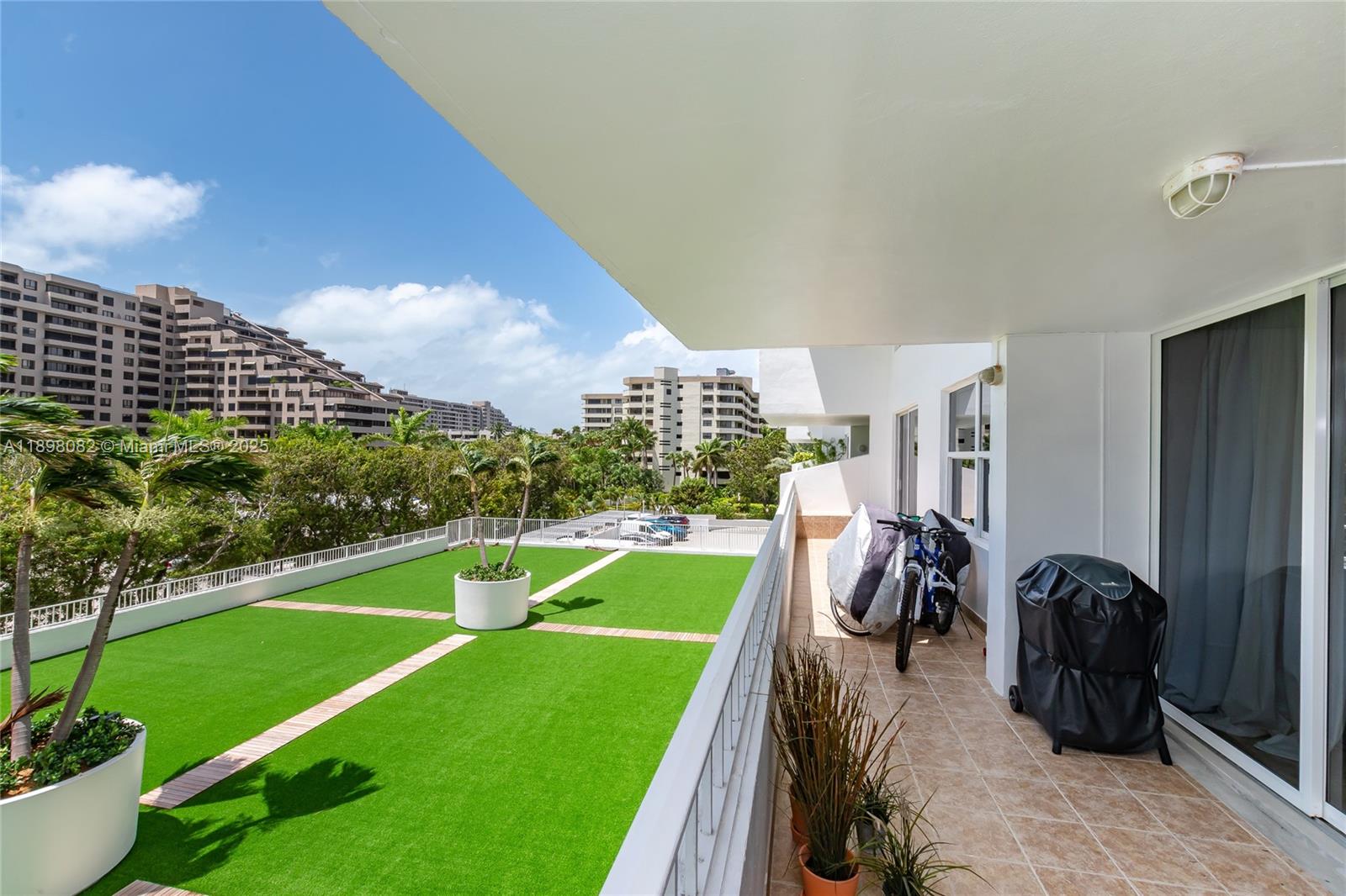 COMMODORE CLUB SOUTH COND - Residential Lease