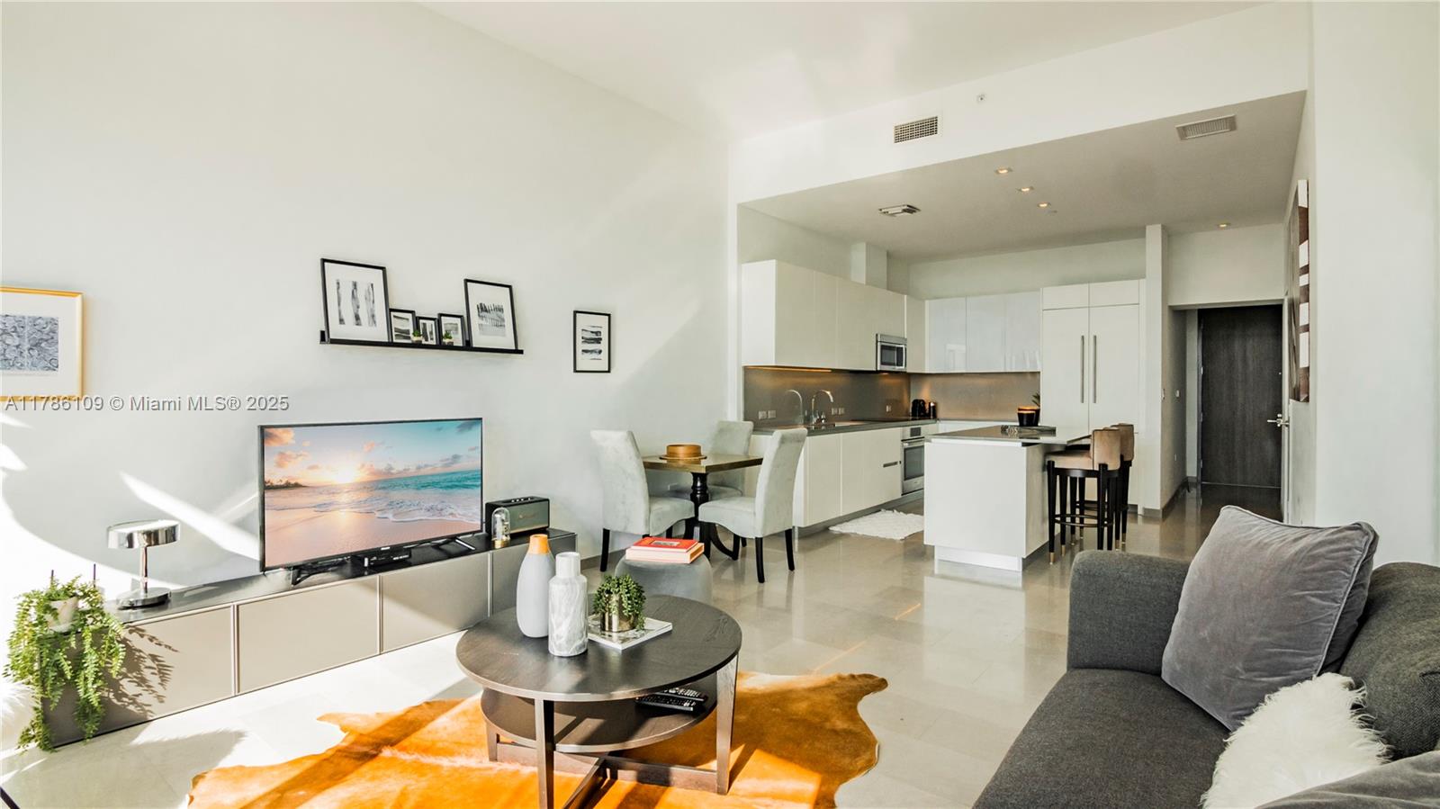 search properties 4 88 SW 7th St 4008