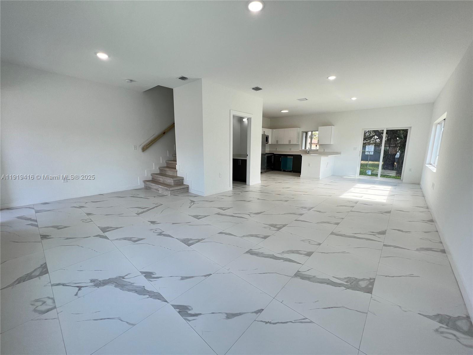 FIRST ADD TO TUSKEGEE PAR - Residential Lease