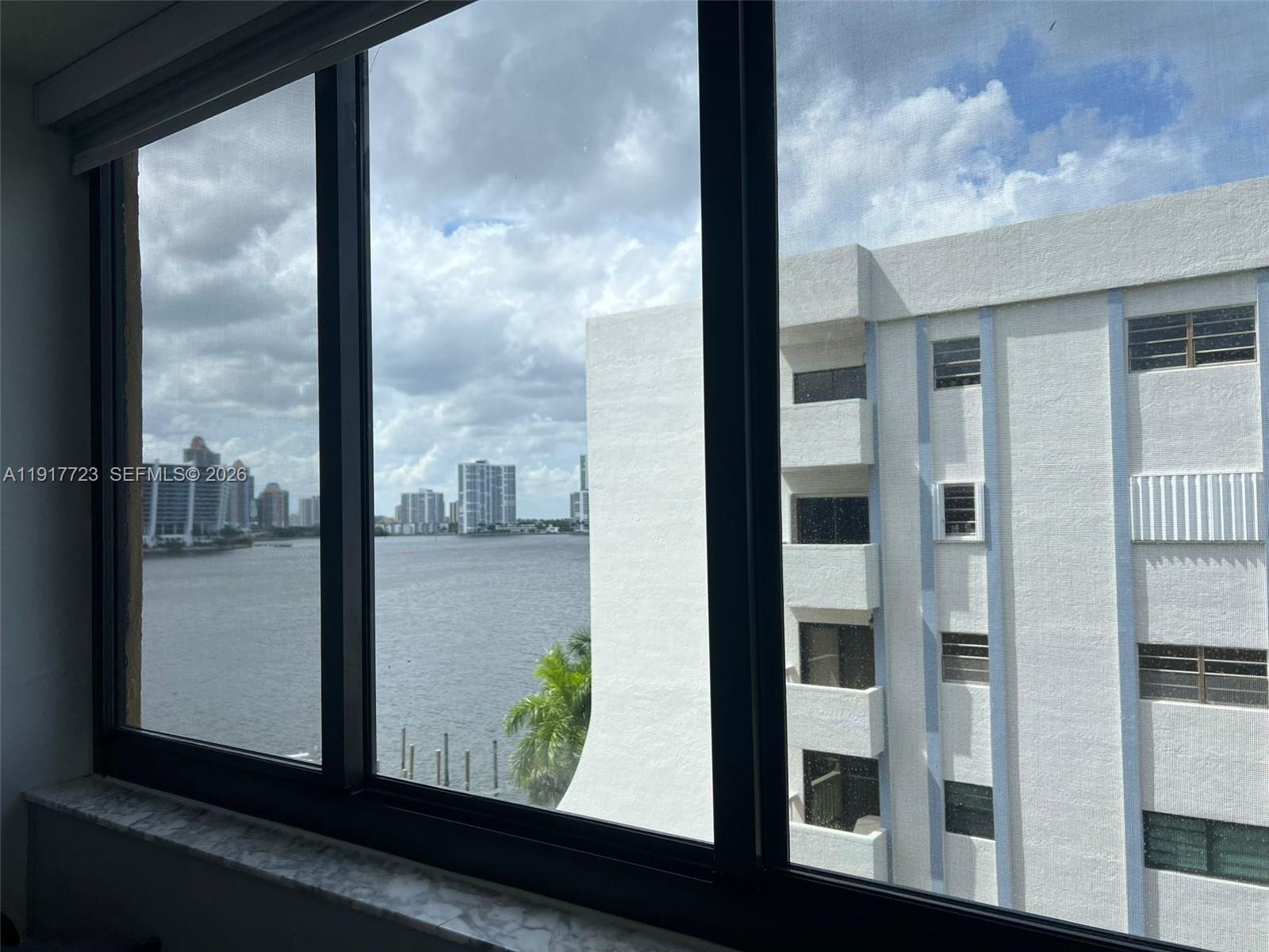 BAY HOUSE TOWER CONDO - Residential