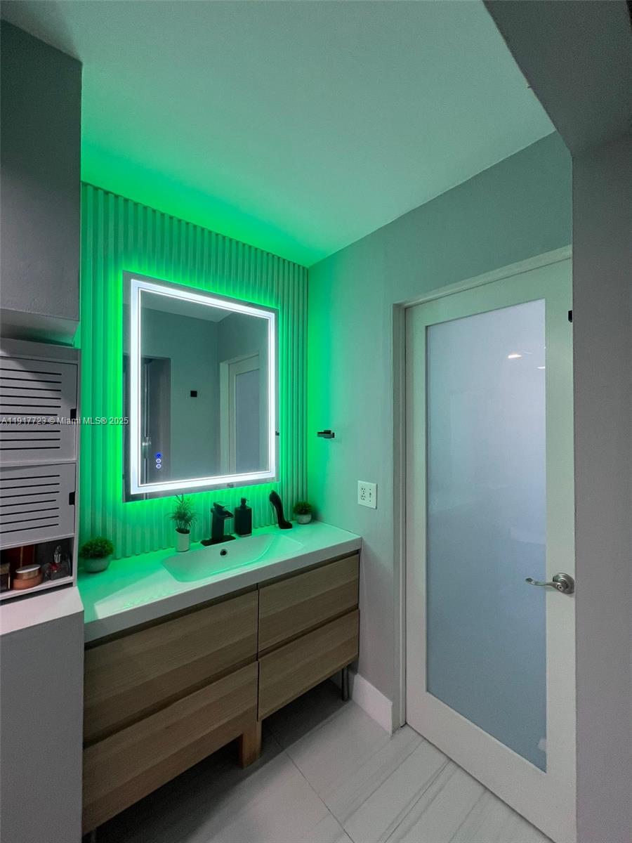 BAY HOUSE TOWER CONDO - Residential