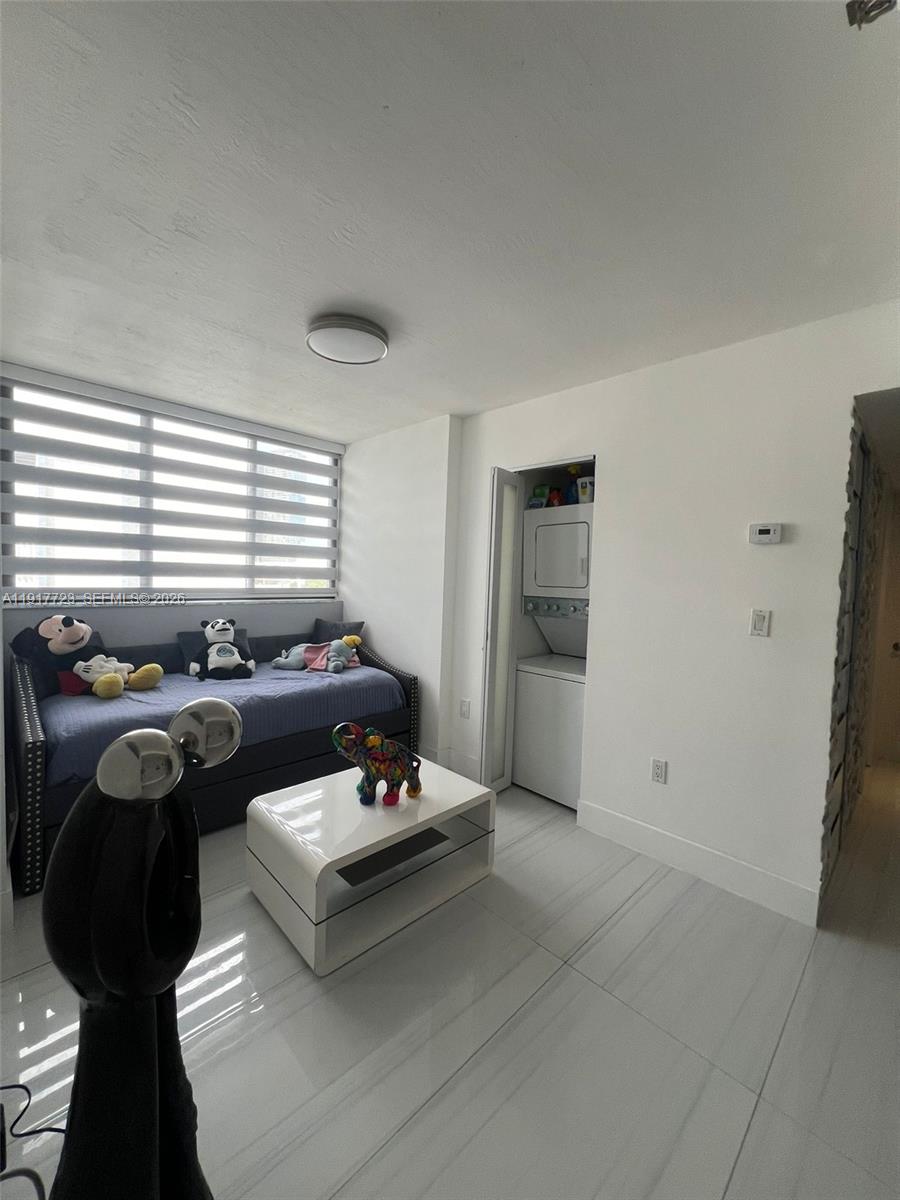 BAY HOUSE TOWER CONDO - Residential