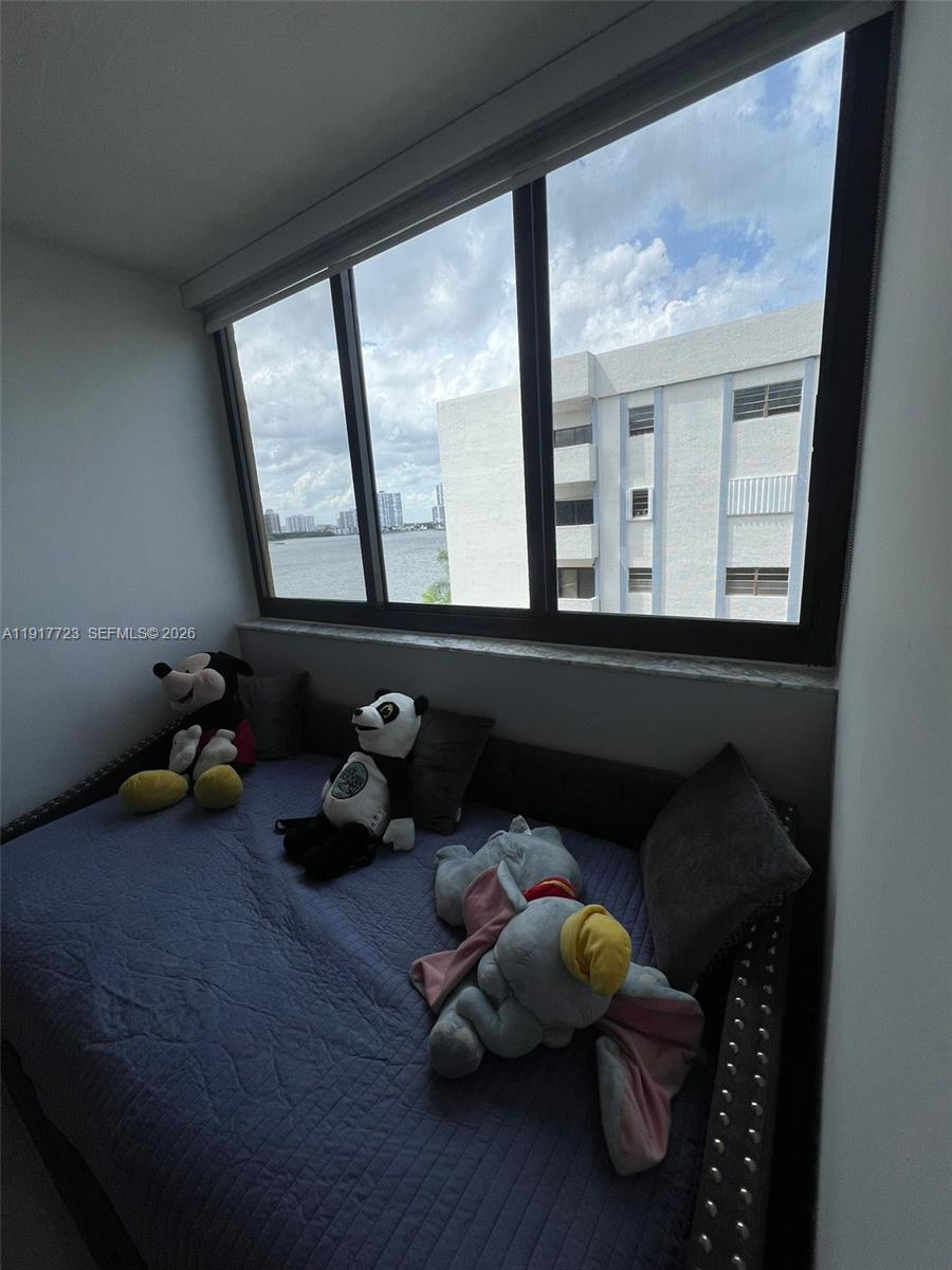 BAY HOUSE TOWER CONDO - Residential