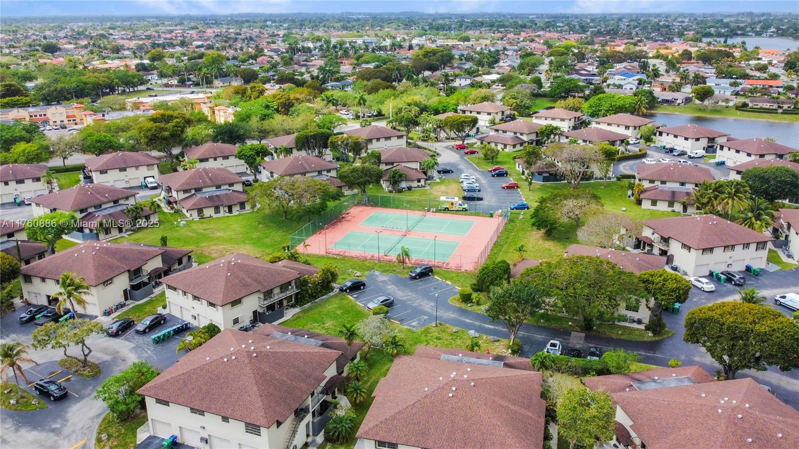 AVENTURA LAKES - PHASE II - Residential