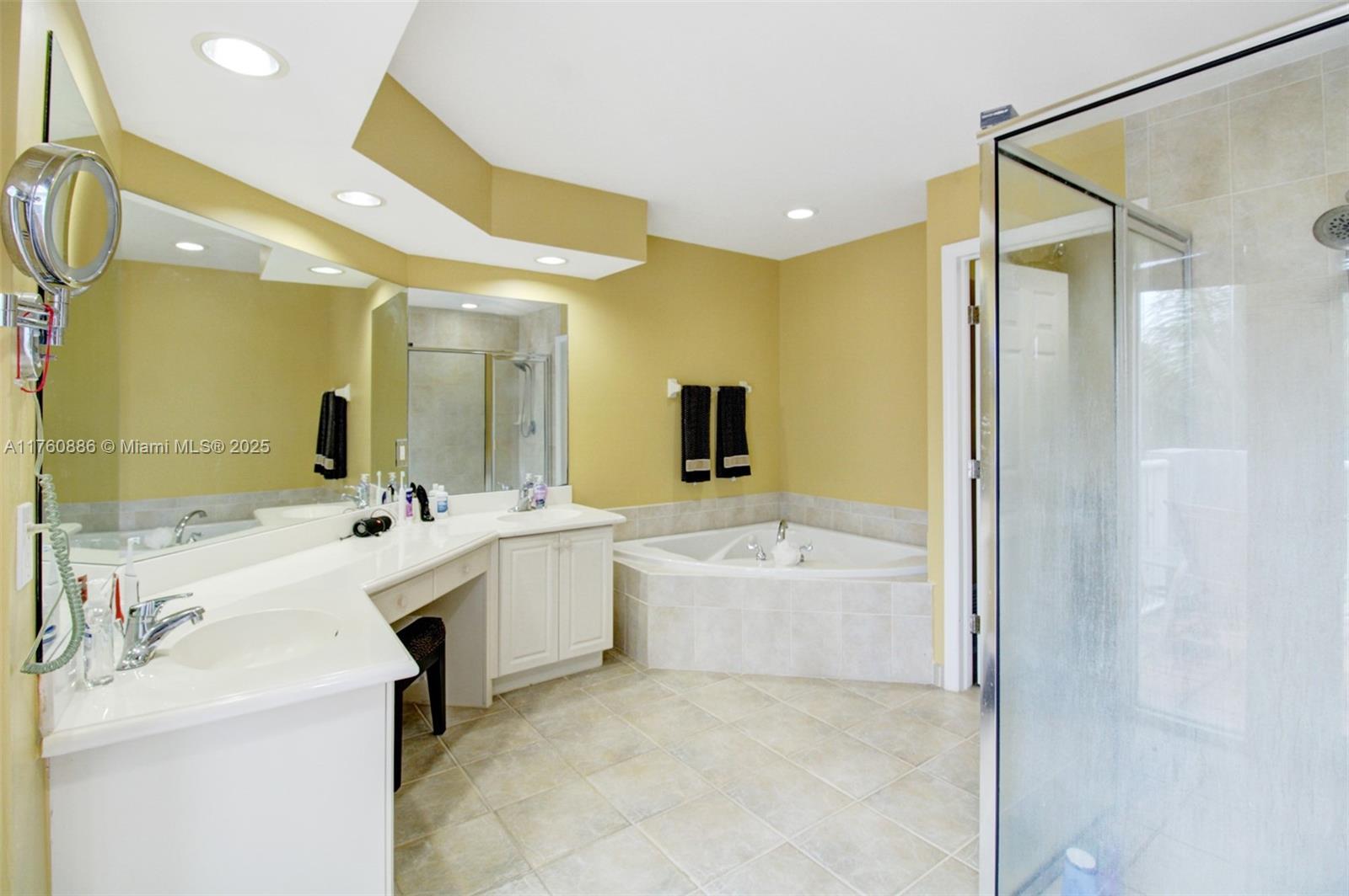 AVENTURA LAKES - PHASE II - Residential