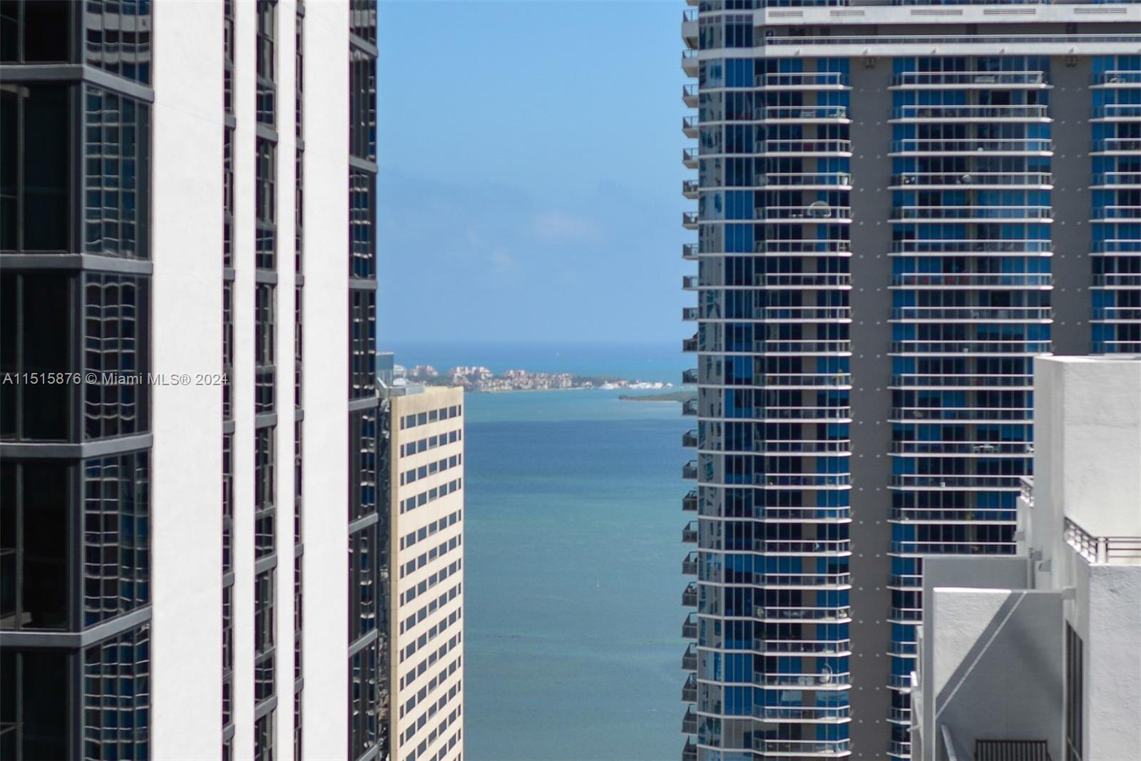 1000 Brickell Plz 3703, Miami, Broward County, Florida - 1 Bedrooms  
2 Bathrooms - 