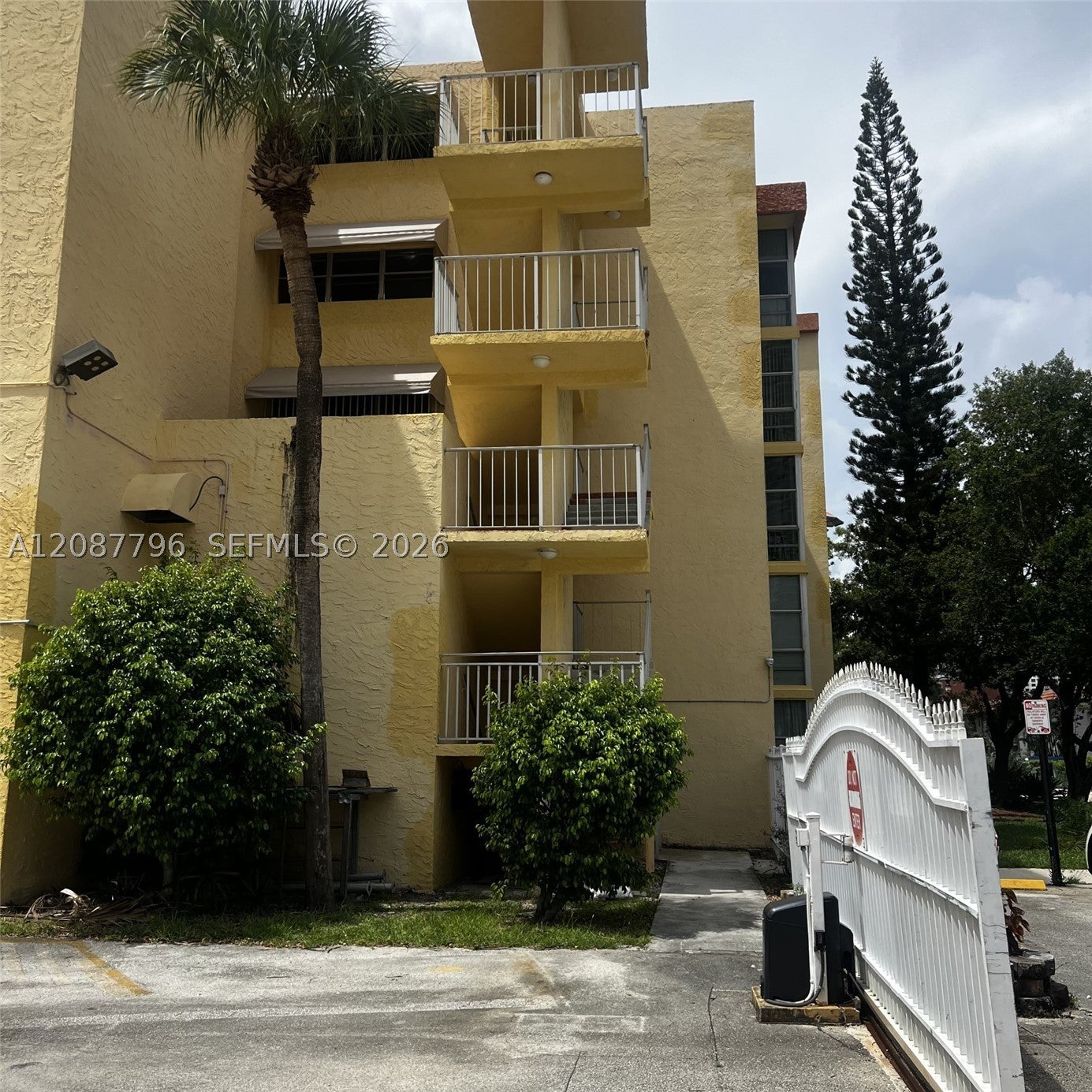 200 172nd St 504