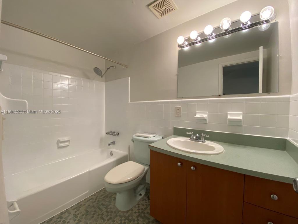 BELLA MAJORCA CONDO - Residential Lease