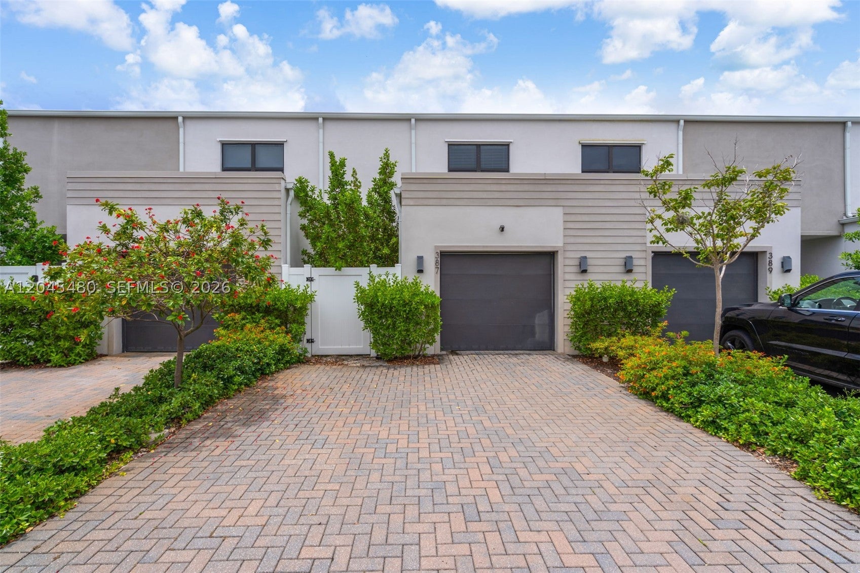 387 NW 17th St