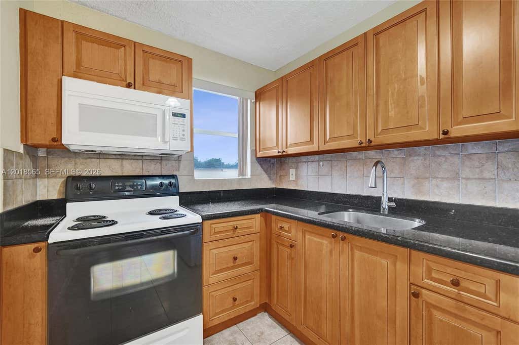 Photo of 111 SE 4th Ave #8, Hallandale Beach, FL 33009 (MLS # A12018565)