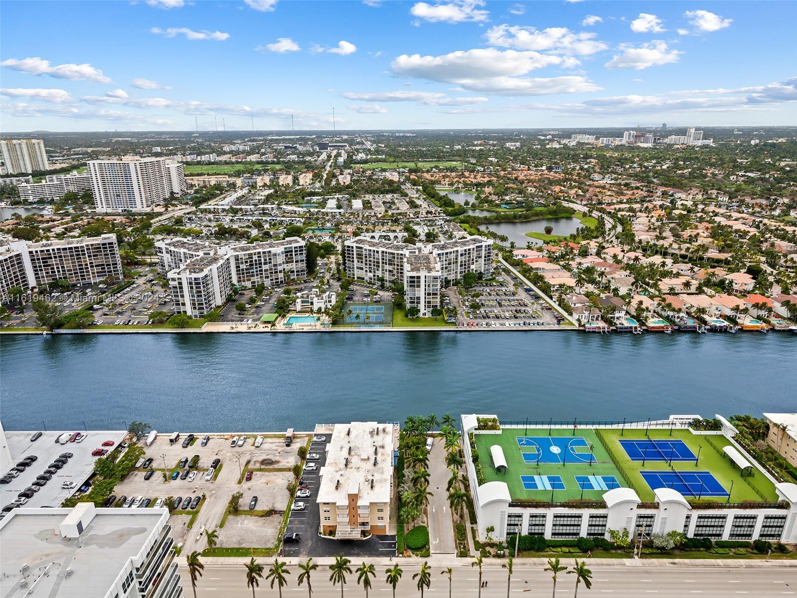 2711 HOLLYWOOD BEACH COND - Residential