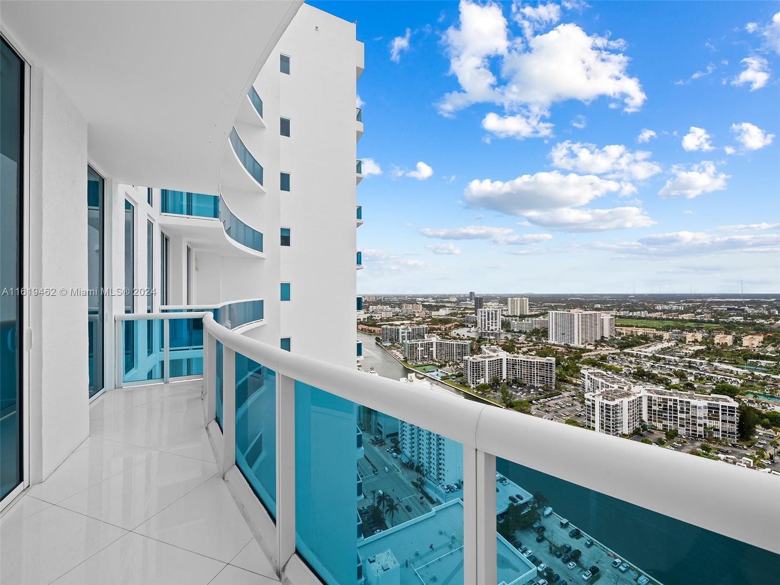2711 HOLLYWOOD BEACH COND - Residential