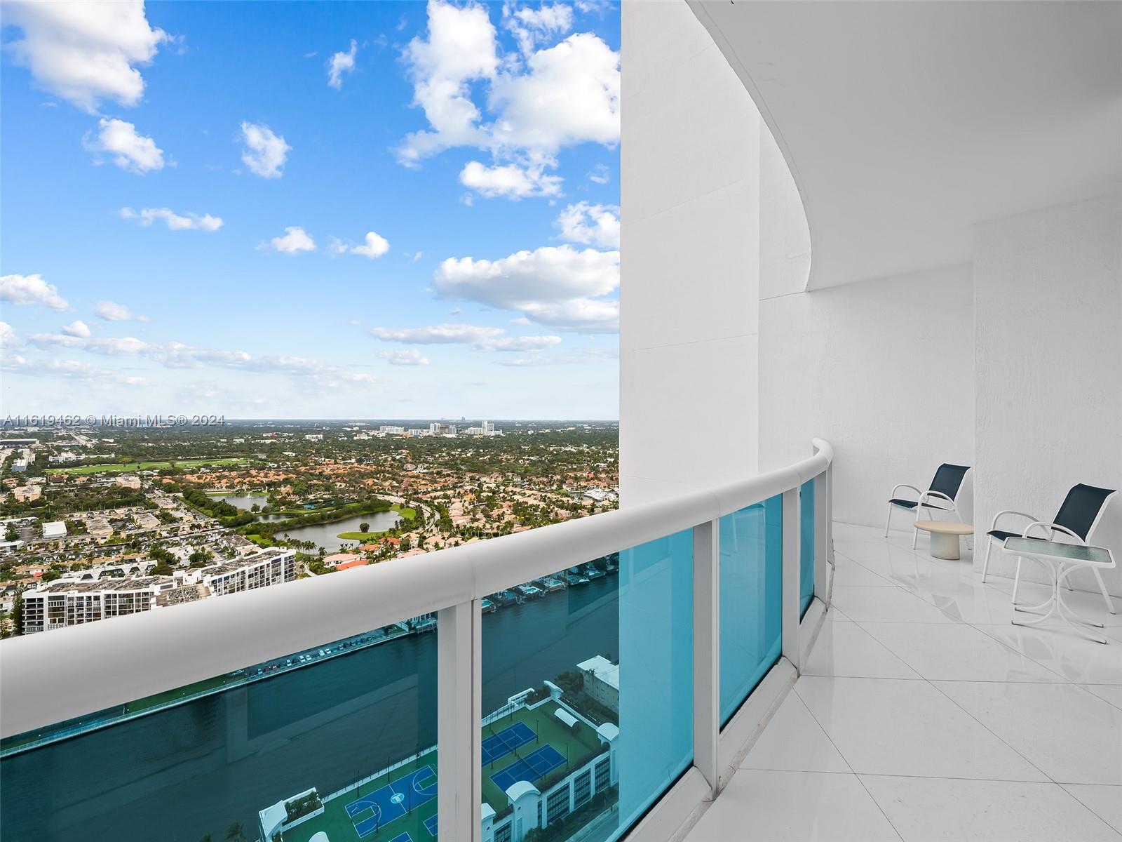 2711 HOLLYWOOD BEACH COND - Residential