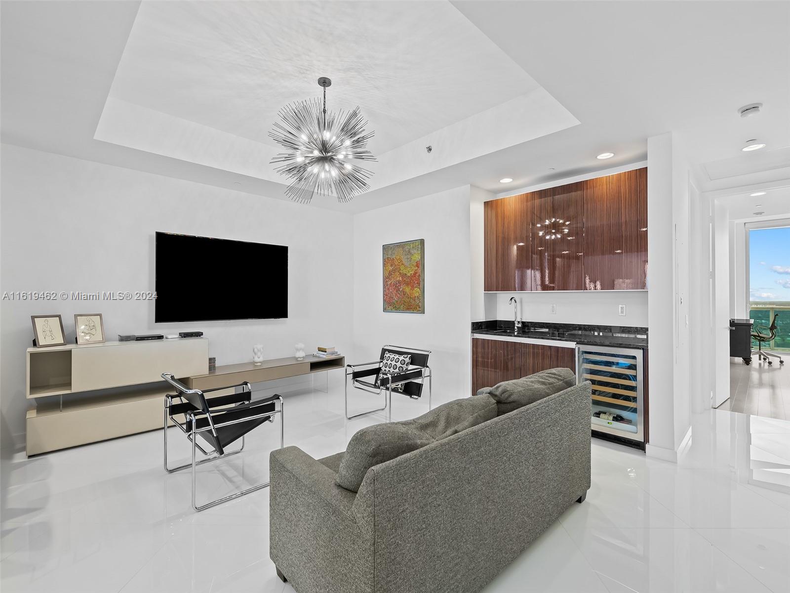 2711 HOLLYWOOD BEACH COND - Residential