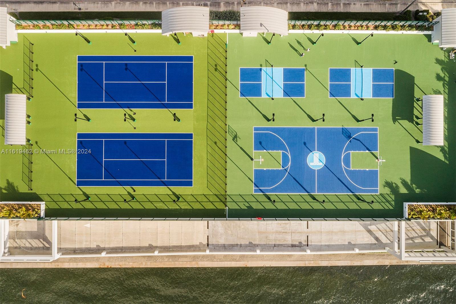 2711 HOLLYWOOD BEACH COND - Residential