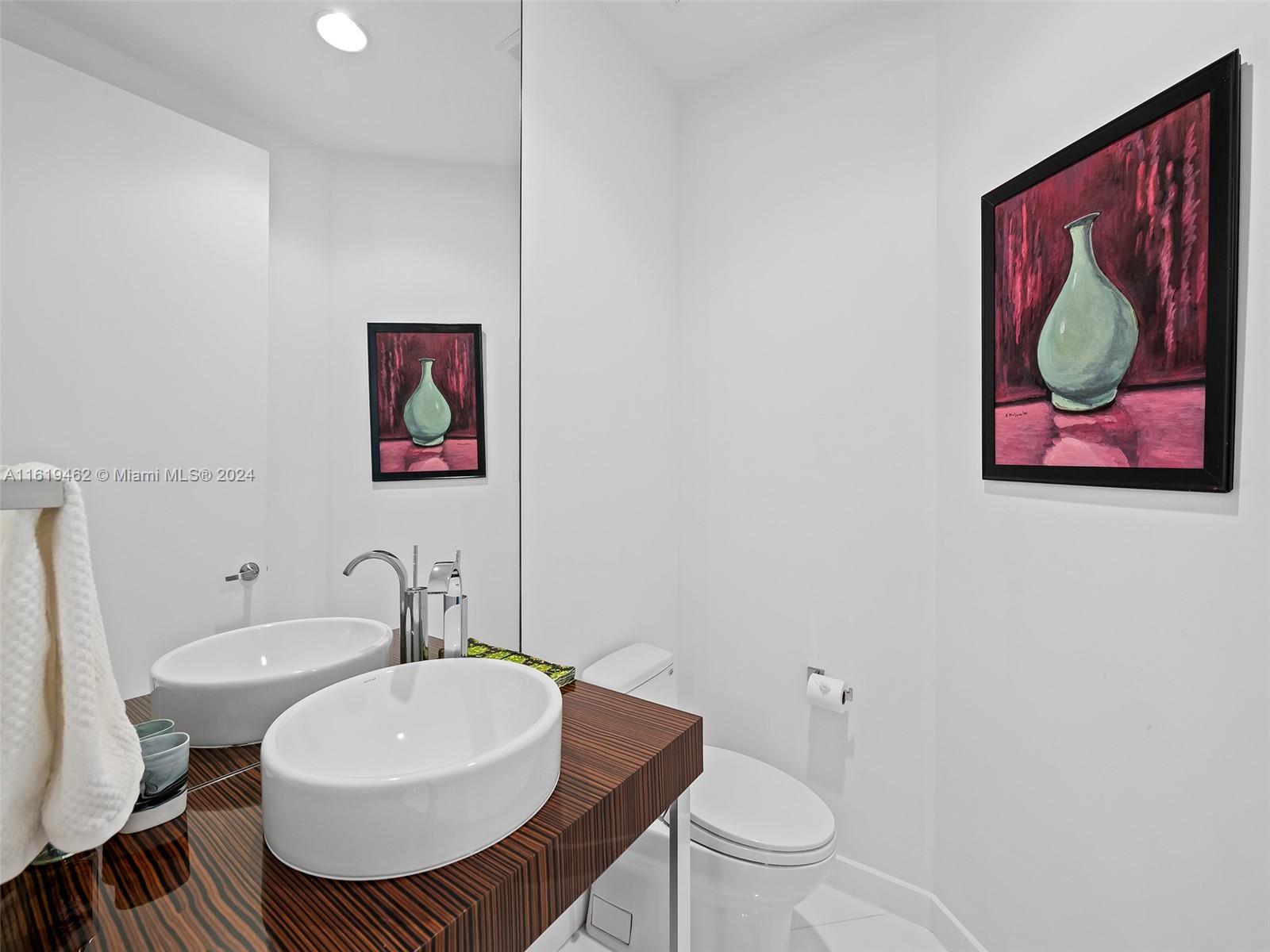 2711 HOLLYWOOD BEACH COND - Residential