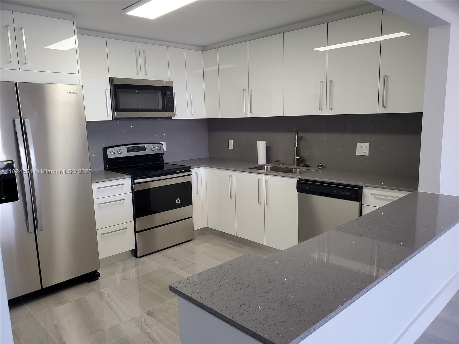13499 Biscayne Blvd 1105, North Miami, FL, 33181/$285,000 2 13499 Biscayne Blvd 1105