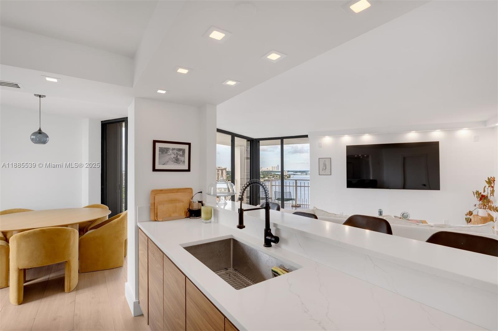 THE TOWERS OF QUAYSIDE CO - Residential