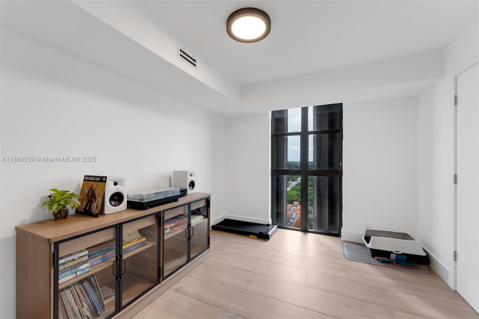 THE TOWERS OF QUAYSIDE CO - Residential