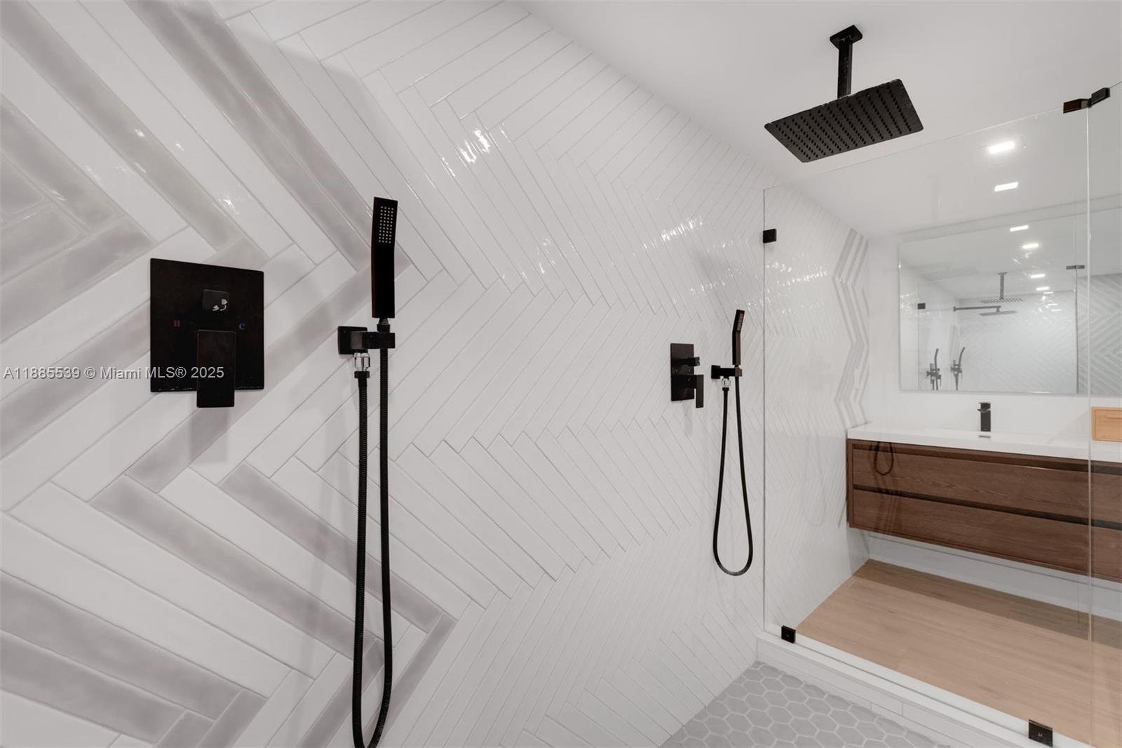 THE TOWERS OF QUAYSIDE CO - Residential