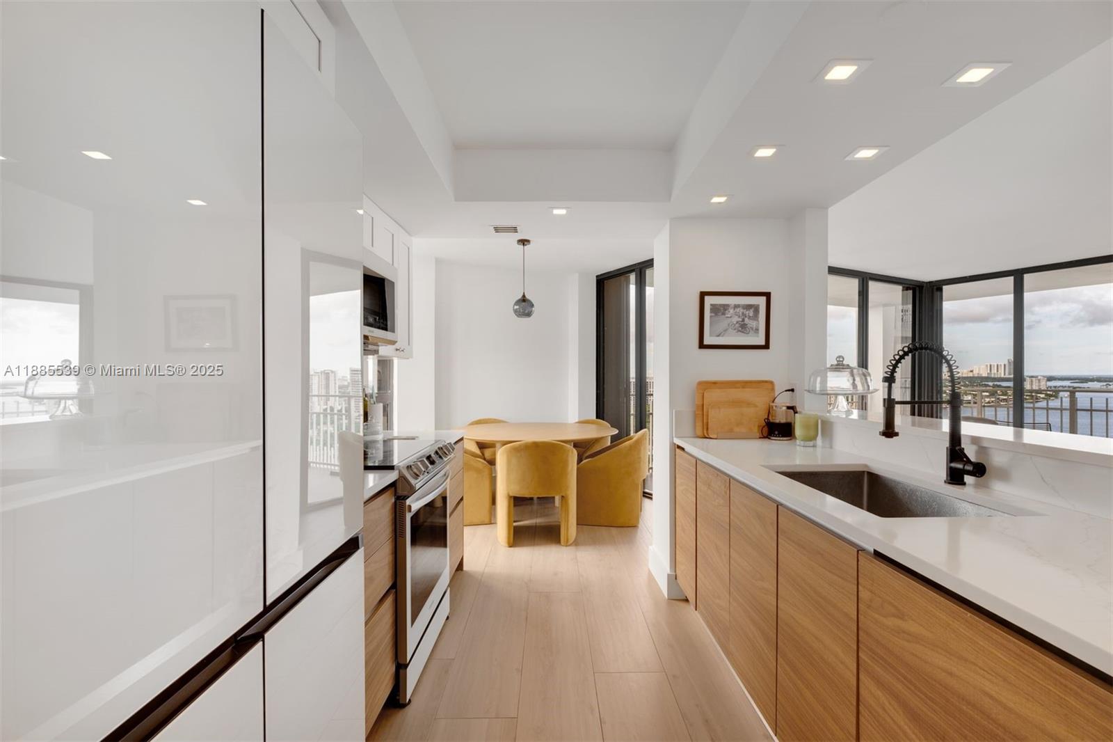 THE TOWERS OF QUAYSIDE CO - Residential