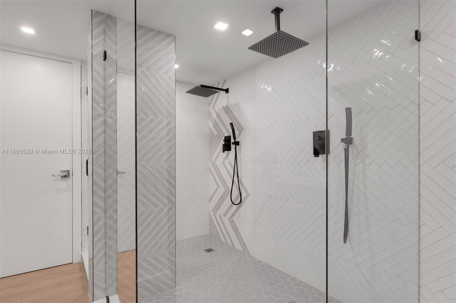 THE TOWERS OF QUAYSIDE CO - Residential