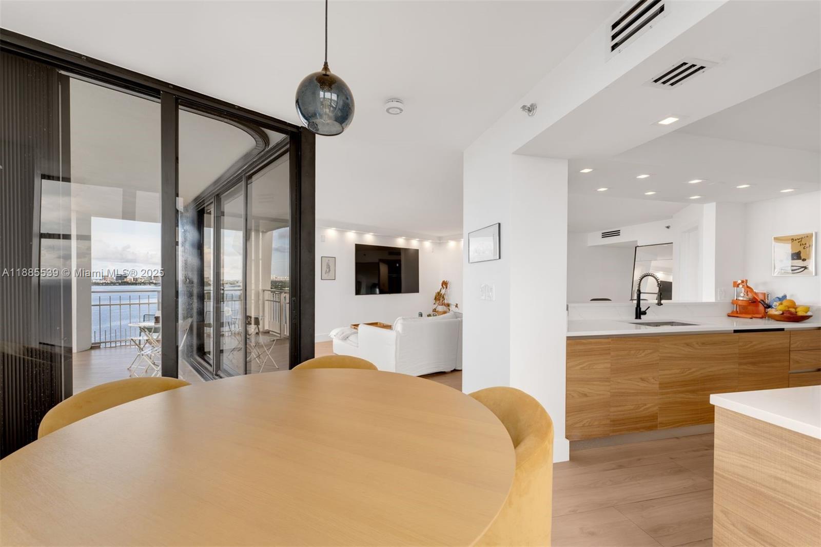 THE TOWERS OF QUAYSIDE CO - Residential