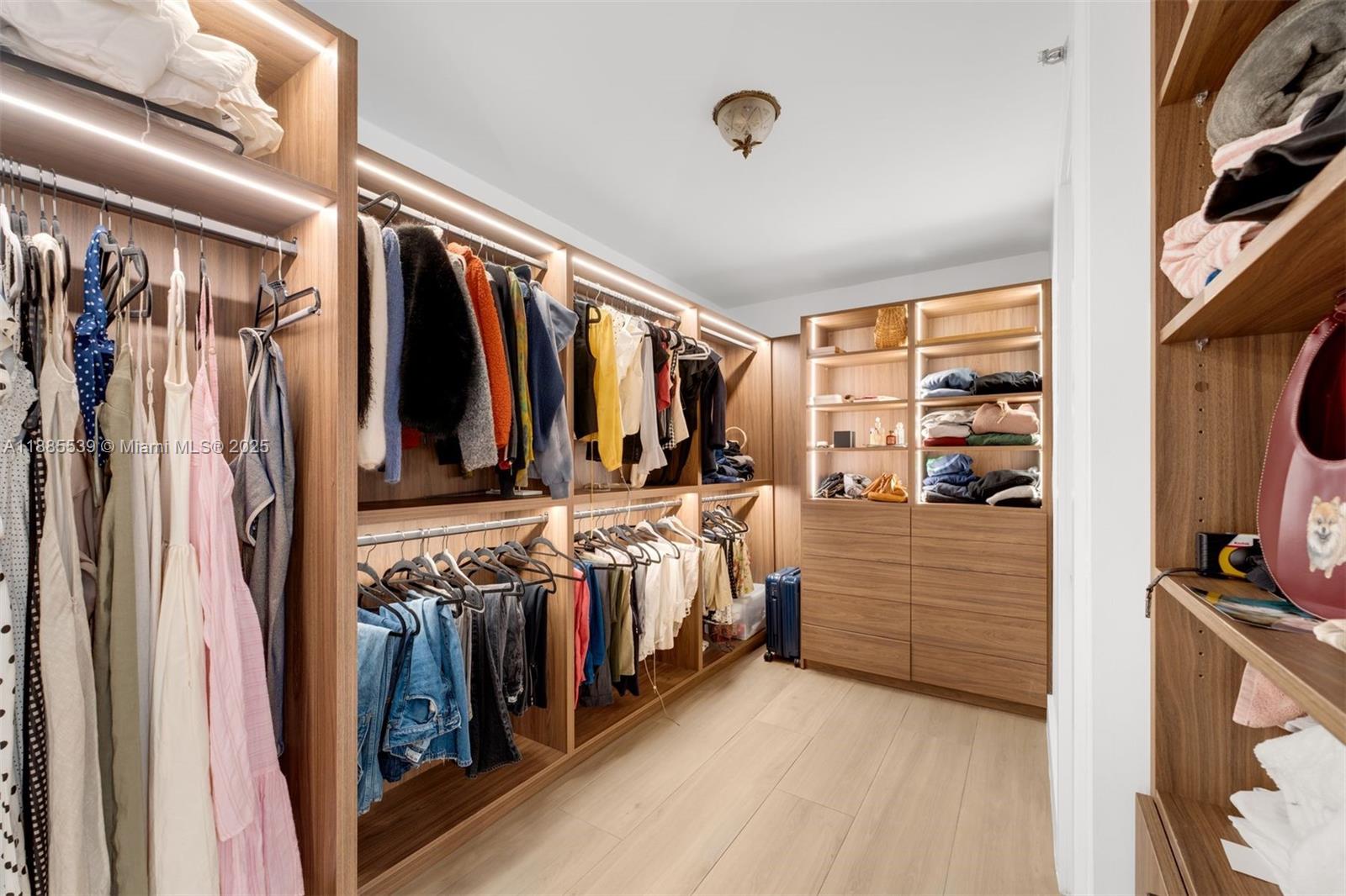 THE TOWERS OF QUAYSIDE CO - Residential