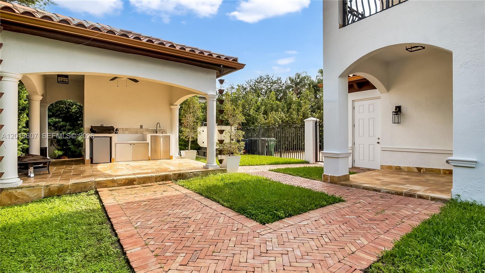 ROYAL OAKS FRANCESCA - Residential