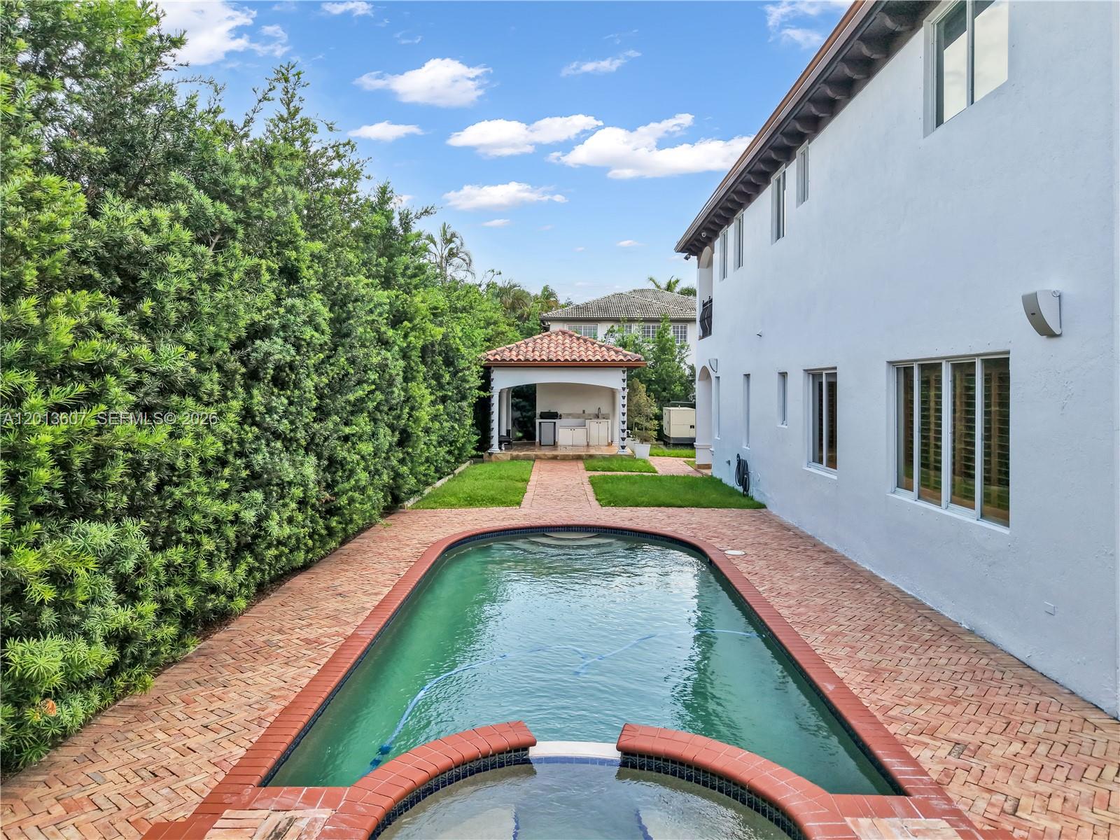 ROYAL OAKS FRANCESCA - Residential