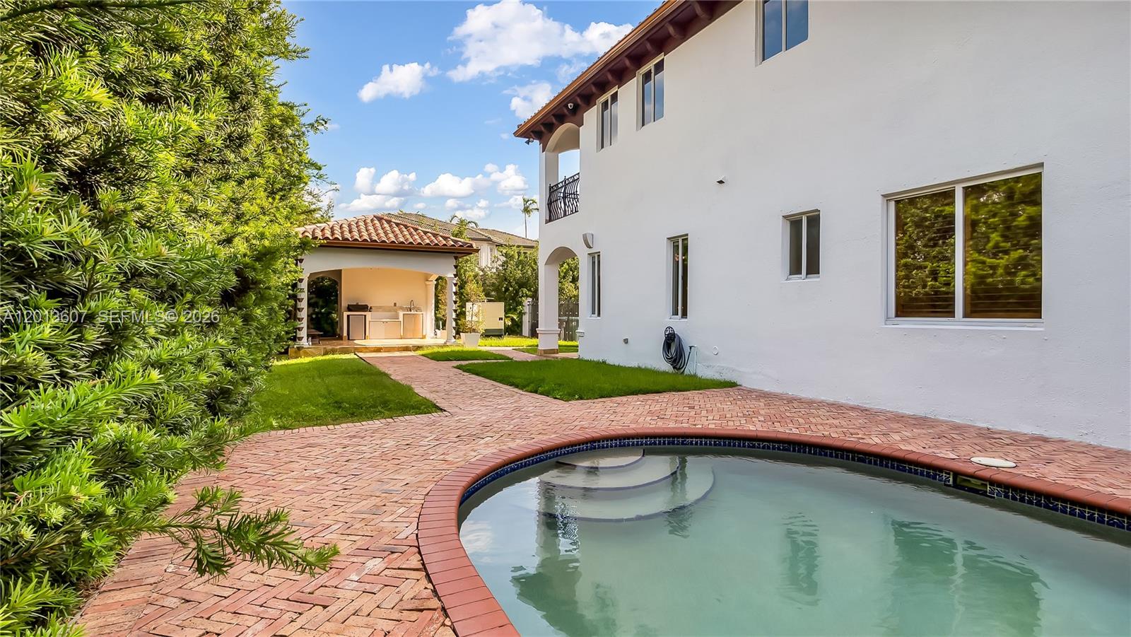ROYAL OAKS FRANCESCA - Residential