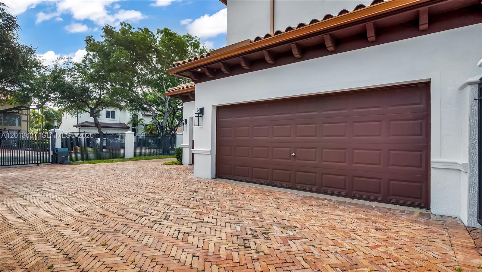 ROYAL OAKS FRANCESCA - Residential