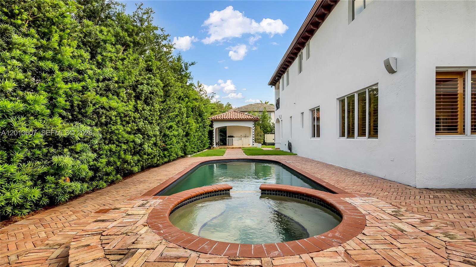 ROYAL OAKS FRANCESCA - Residential