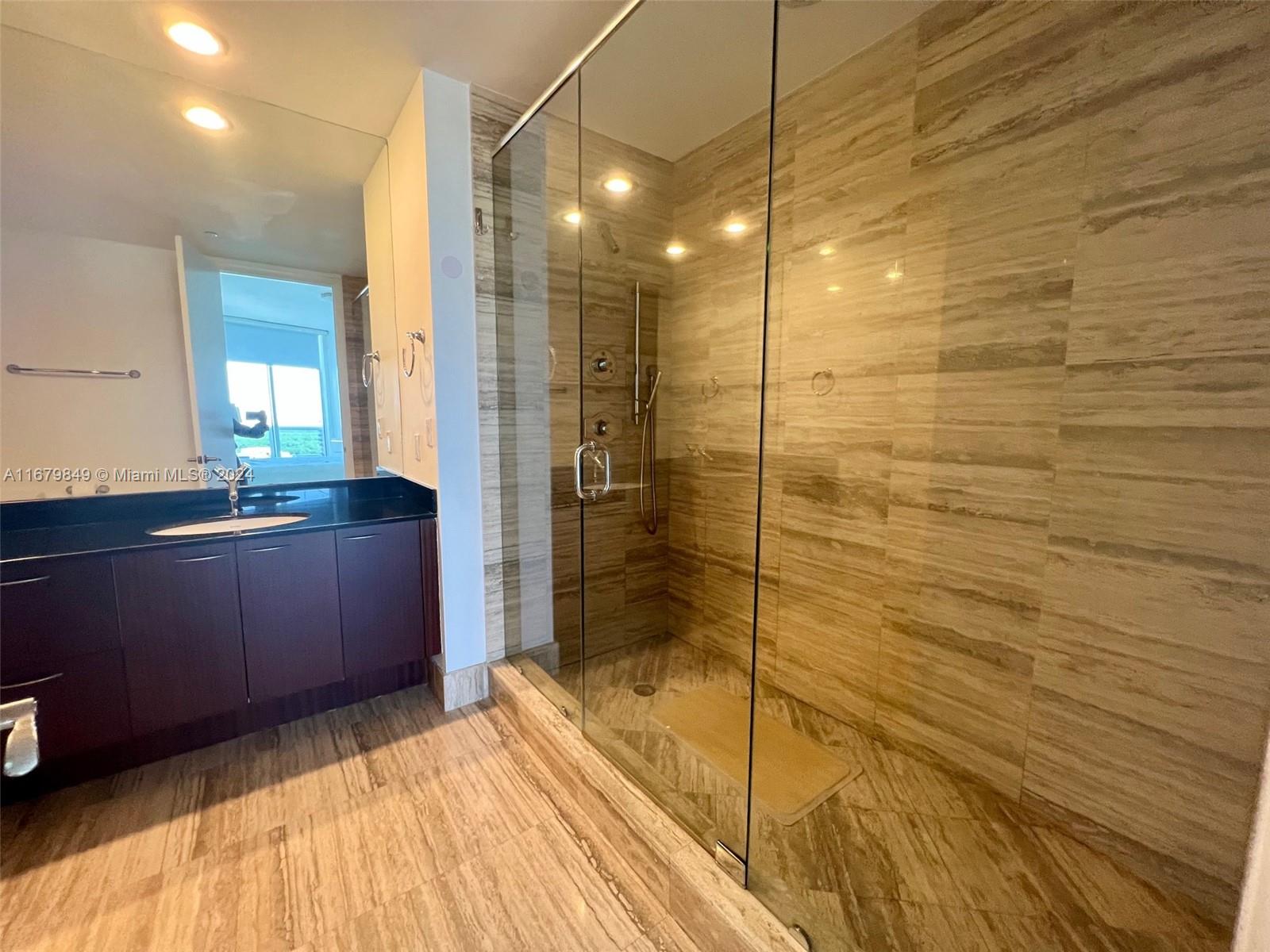 TDR TOWER I CONDO - Residential