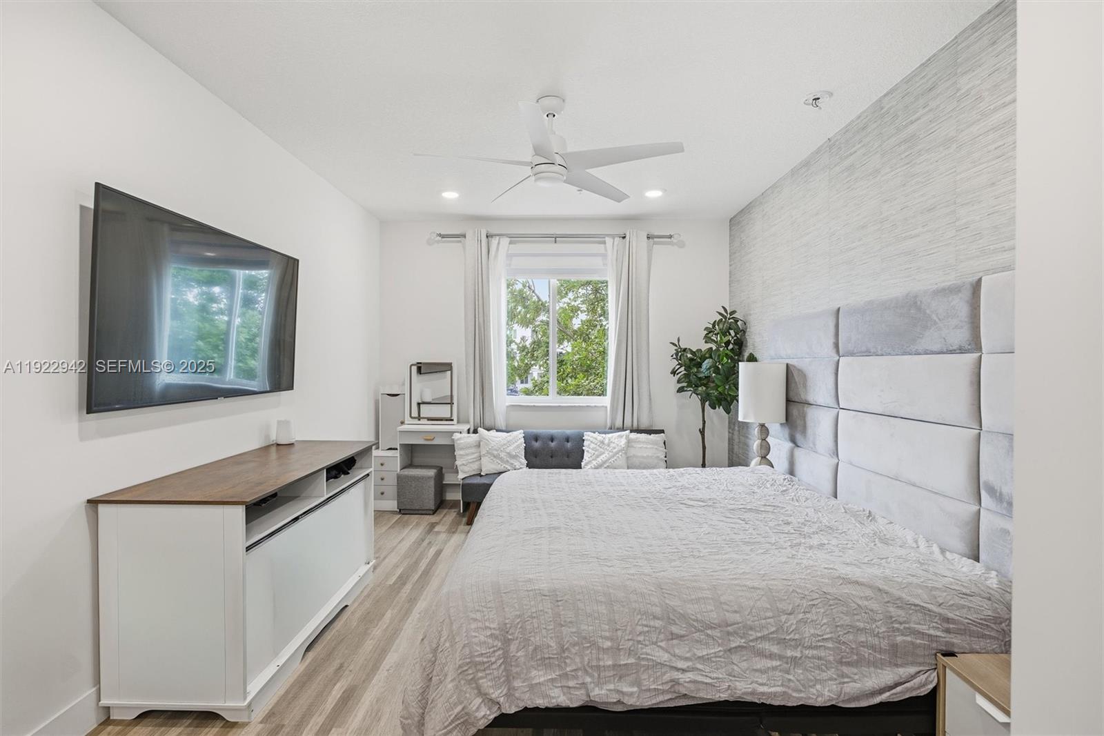 LANDMARK AT DORAL CONDO N - Residential