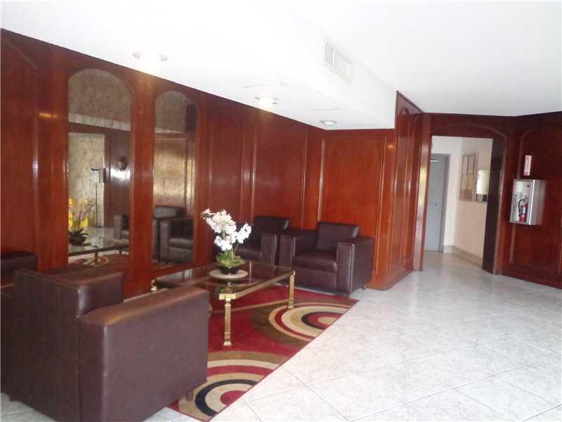 AMAZING CONDO, CENTRALLY LOCATED, NEAR 163 MALL, PUBLIC TRANSPORTATION, UNIVERSITIES AND MORE. CRESTWVIEW CONDOMINIUM.
