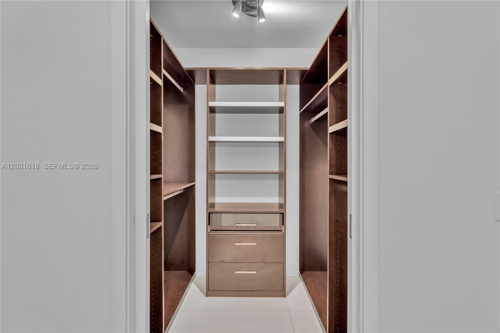 MARQUIS CONDO - Residential