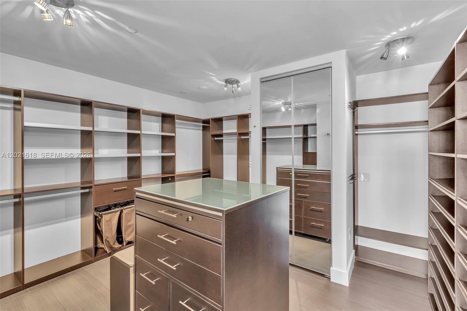 MARQUIS CONDO - Residential