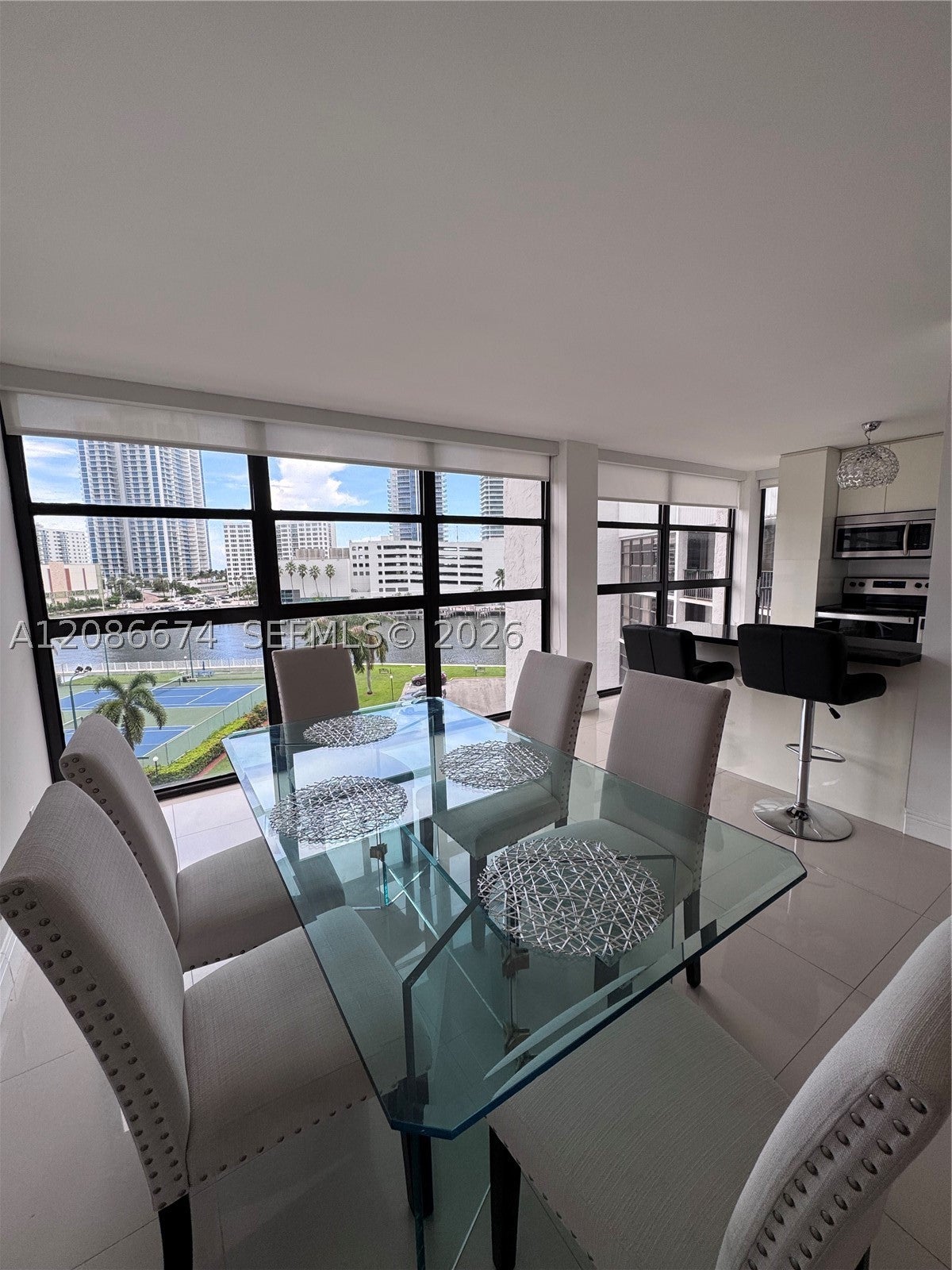 400 Leslie Dr