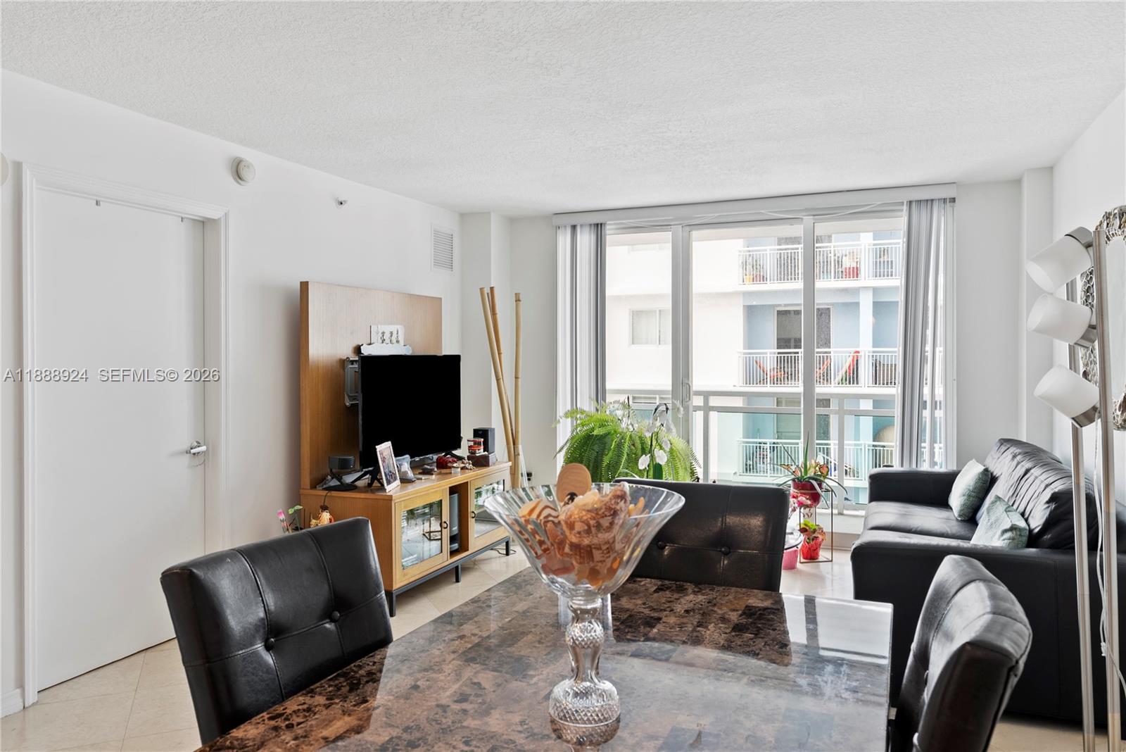 THE COLLINS CONDO - Residential