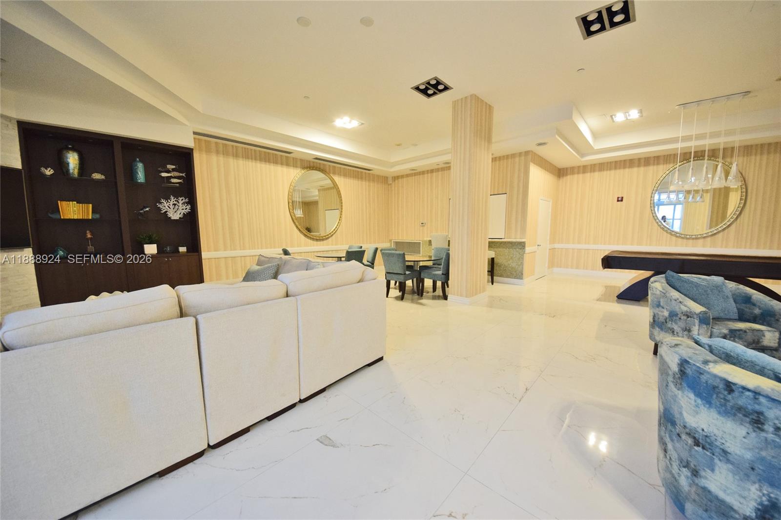 THE COLLINS CONDO - Residential