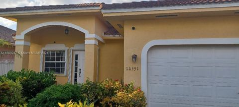 Single Family Residence in Miami FL 14551 180th Ter Ter.jpg