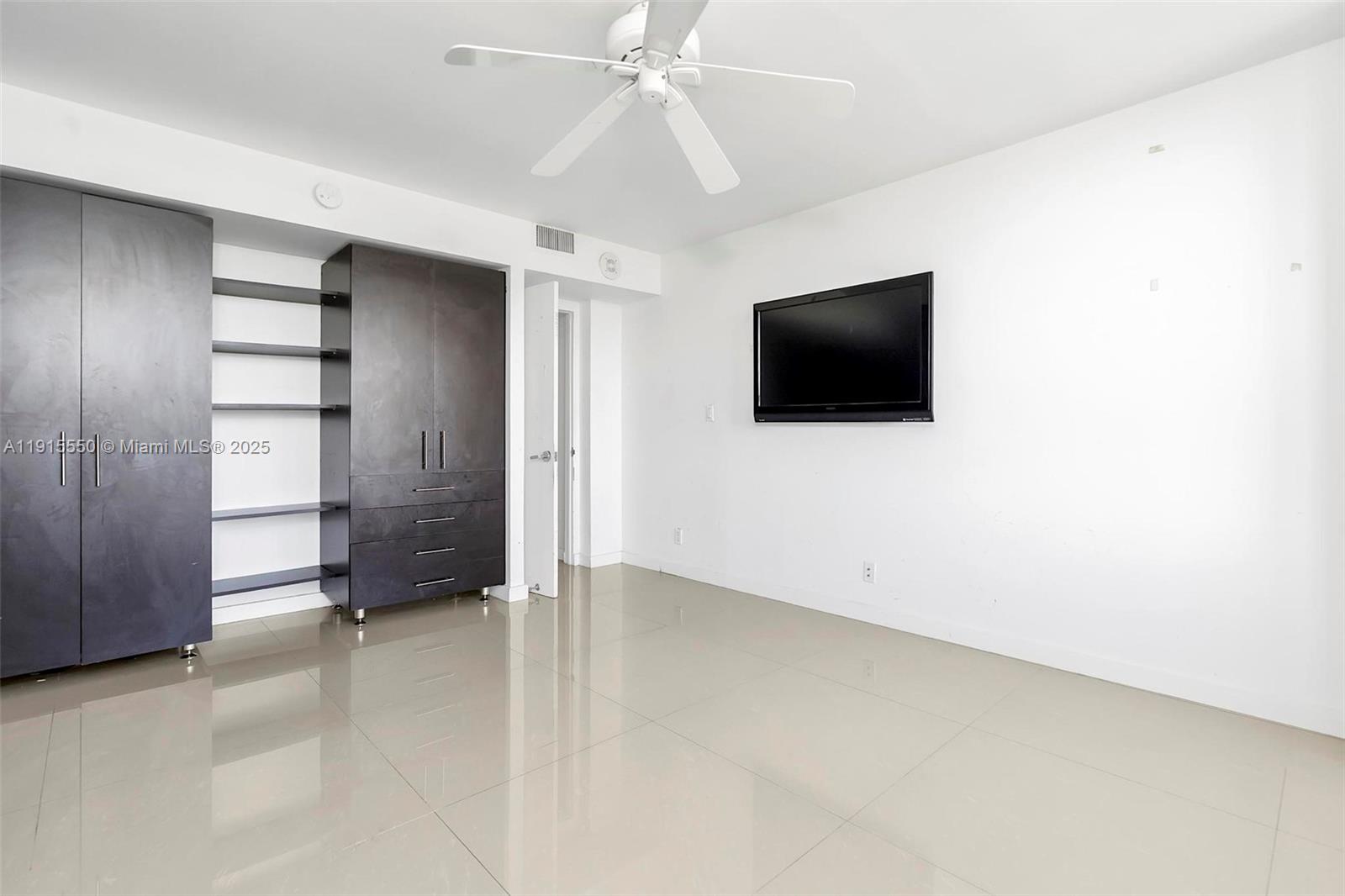 THE PALM BAY YACHT CLUB C - Residential Lease