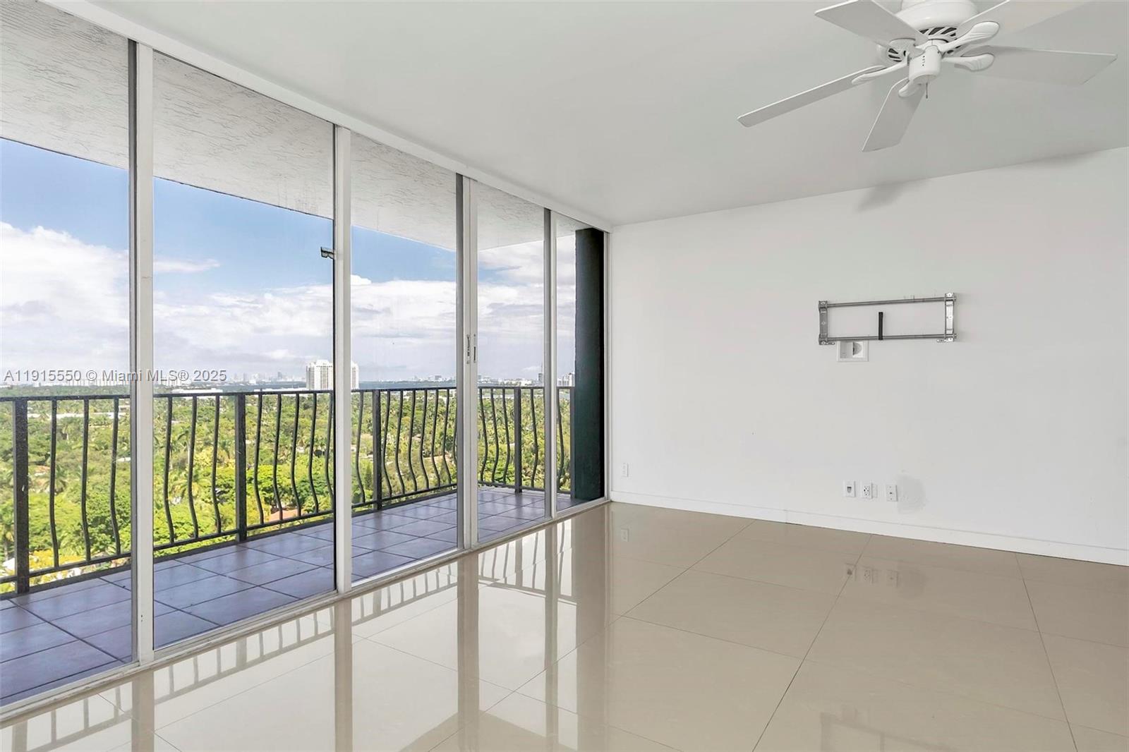 THE PALM BAY YACHT CLUB C - Residential Lease