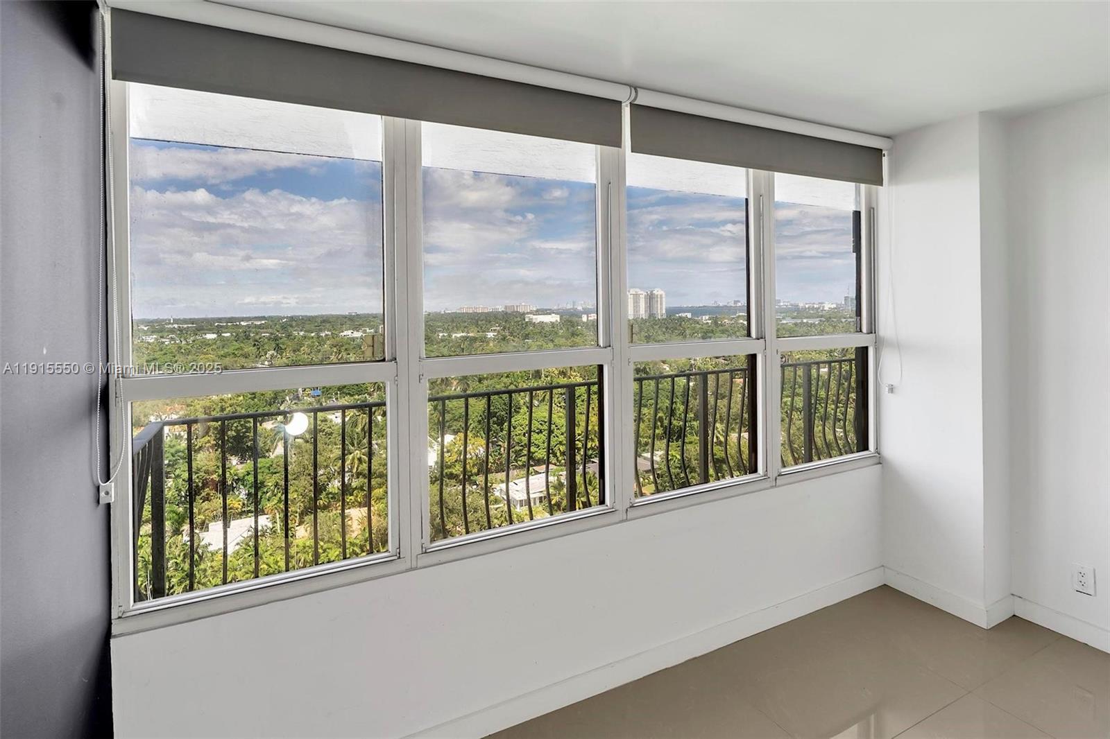 THE PALM BAY YACHT CLUB C - Residential Lease