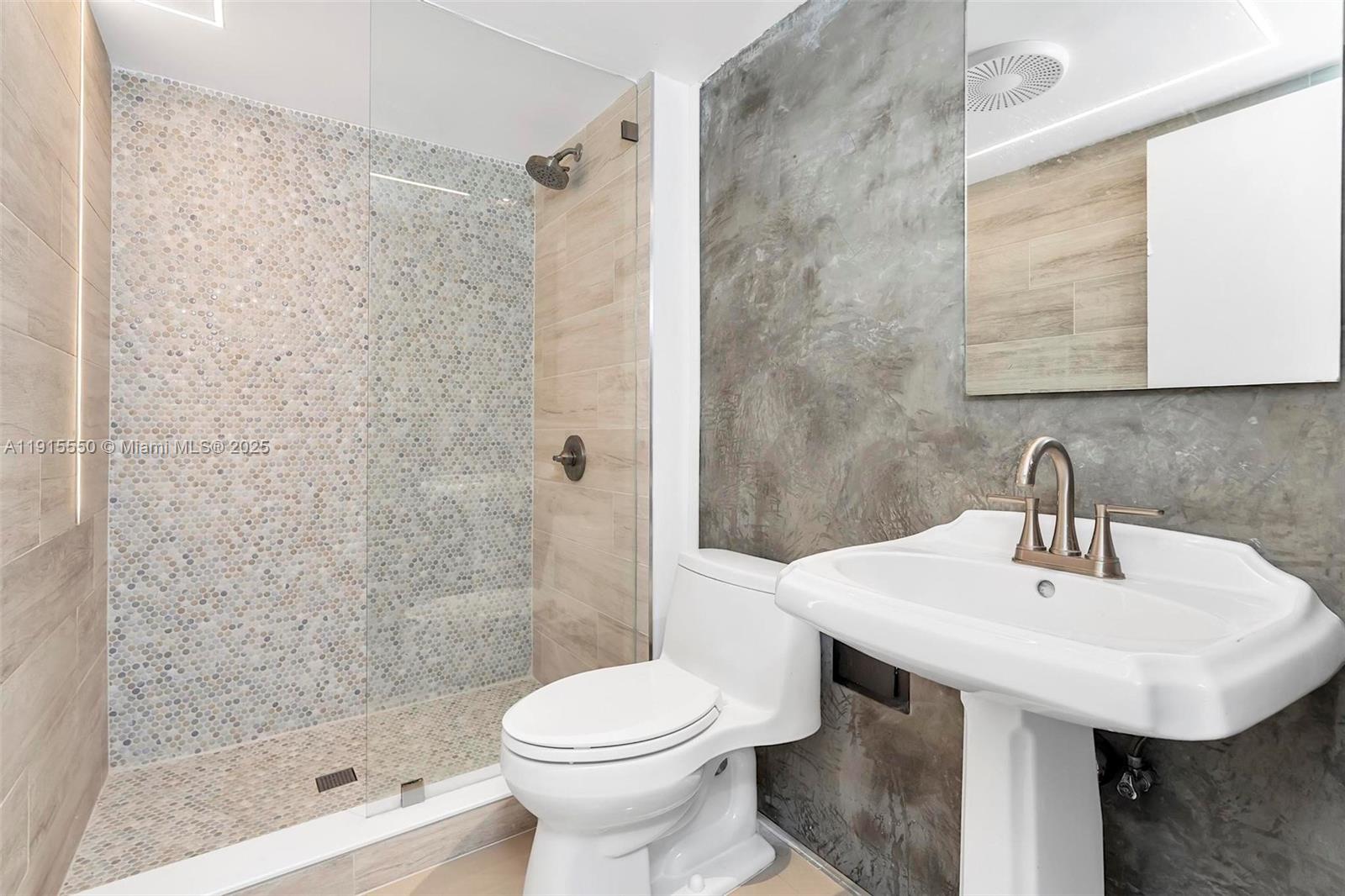 THE PALM BAY YACHT CLUB C - Residential Lease