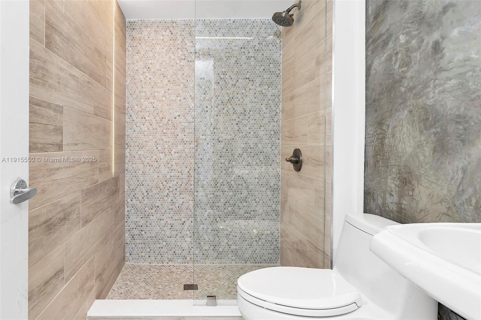 THE PALM BAY YACHT CLUB C - Residential Lease