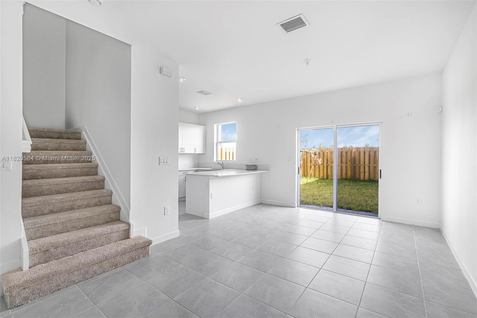 PARADISE PINES - Residential