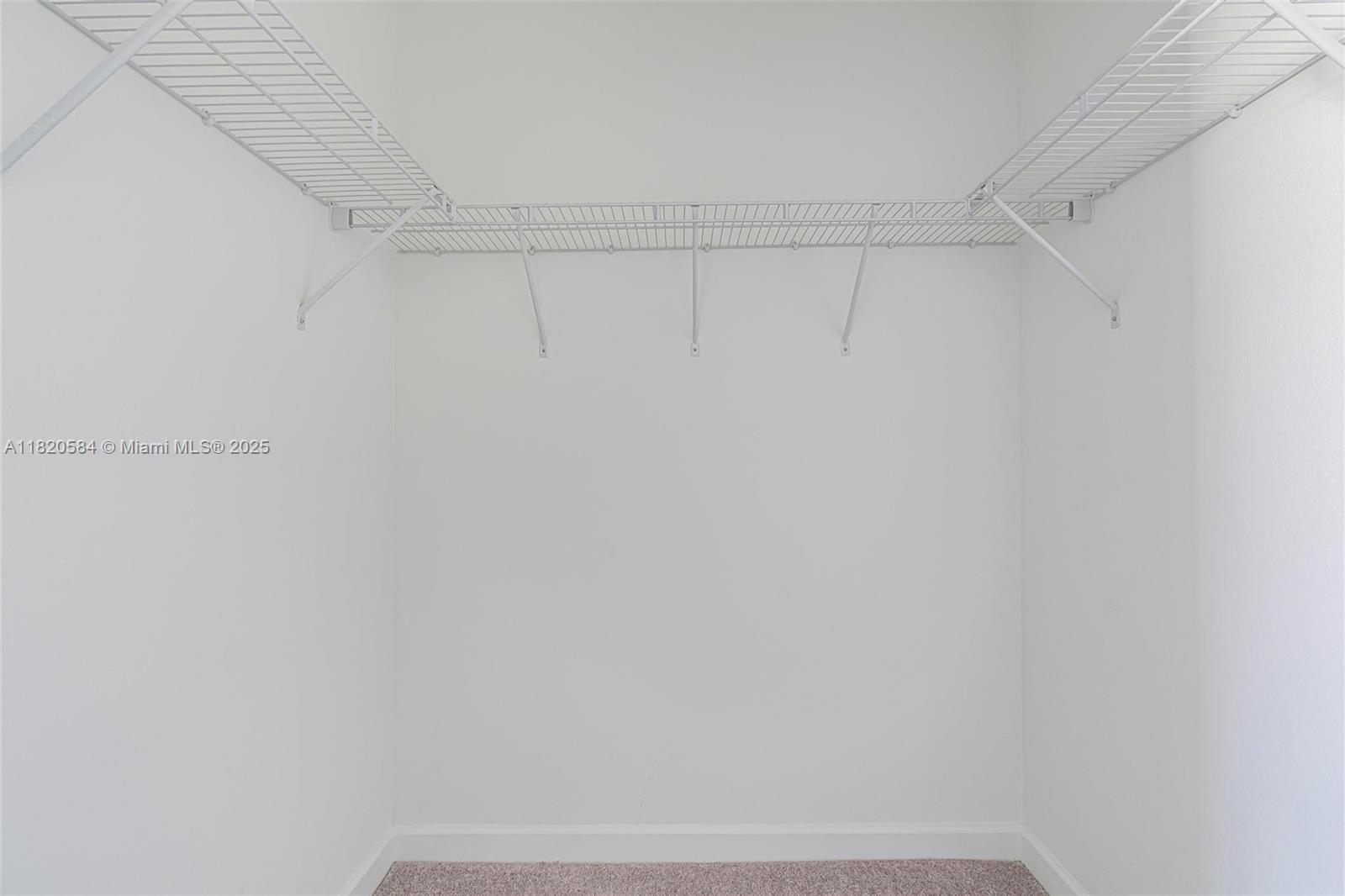 PARADISE PINES - Residential