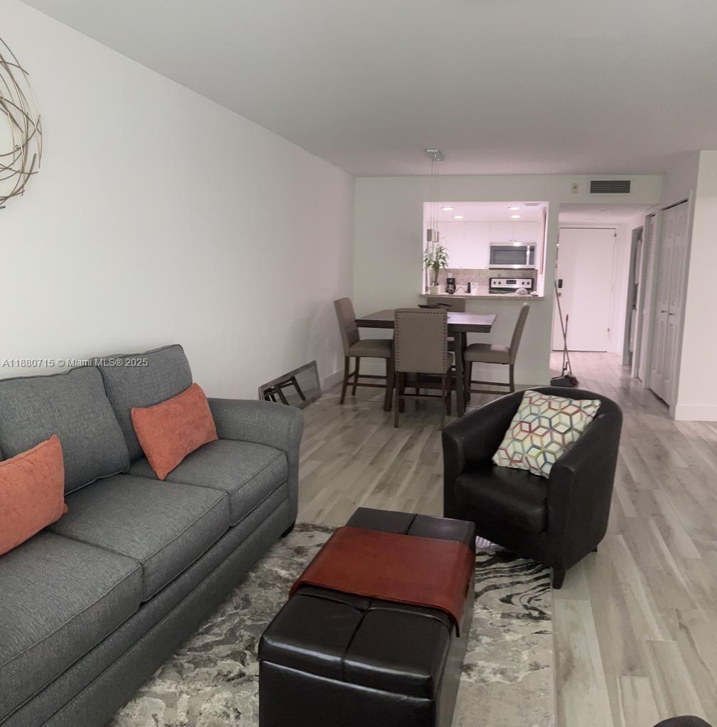 BUILDING THREE OF RACQUET - Residential Lease